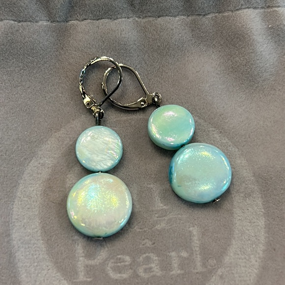 Girl with a Pearl 2 disc pale turquoise shell earrings with silver clasp - Picture 3 of 6